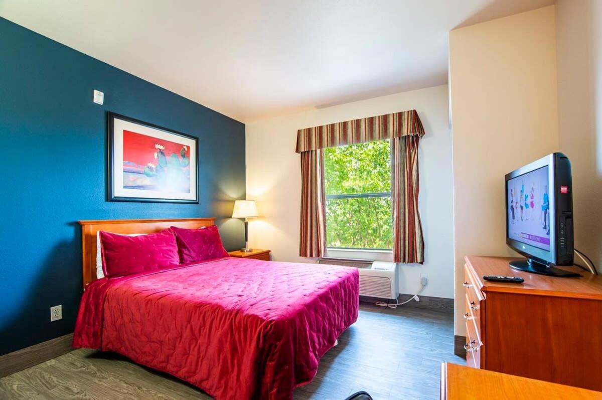 Apartment With Full Kitchen And King Bed *