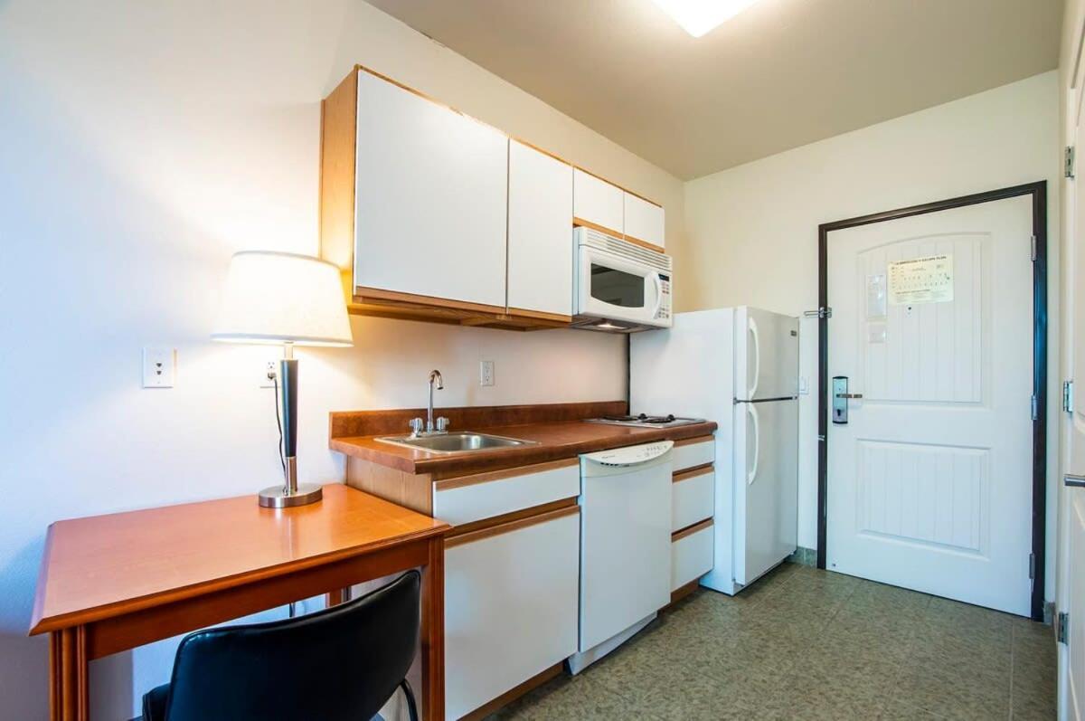 Apartment With Full Kitchen And King Bed *